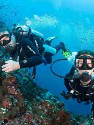 Indónesía. Köfun og jóga