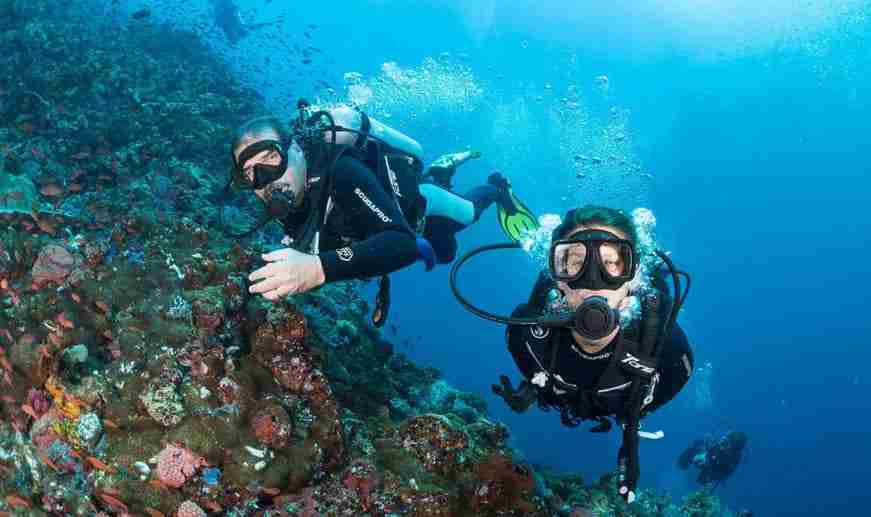 Indónesía. Köfun og jóga